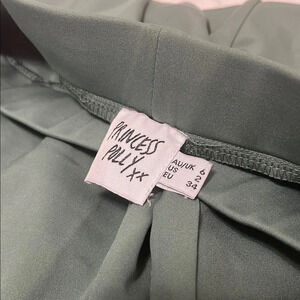 Princess Polly Bellbottom Leggings Size 2 in Hunter Green.